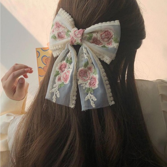 Floral Embroidered Mesh Floral Hair Clip - Picture 2 of 4